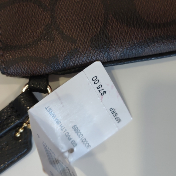 PRICE DROP!!  NWT COACH SMALL WRISTLET - Picture 3 of 4